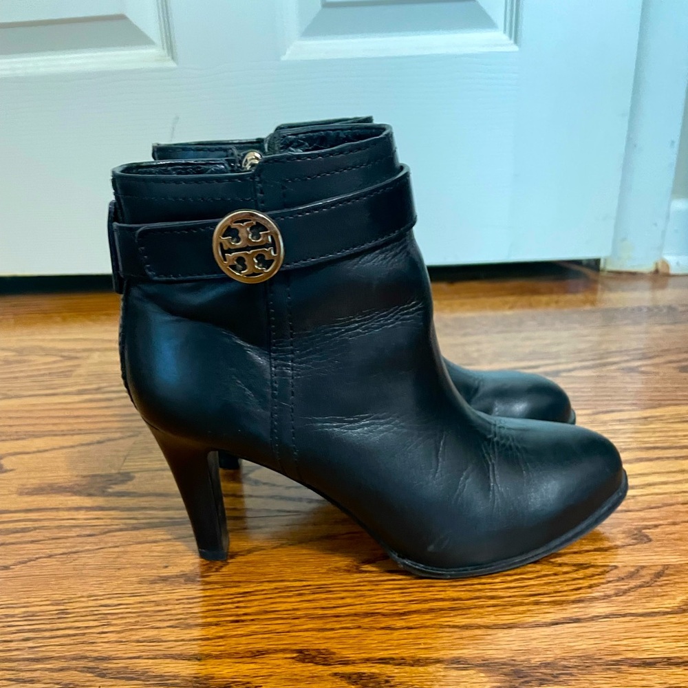 Tory Burch black leather ankle booties 6.5M